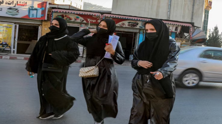 دختران هرات در پیوند به بسته شدن انستیتیوت‌های صحی اعتراض کردند