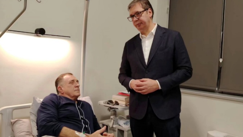 VUČIĆ POSJETIO DODIKA U BOLNICI, OBJAVIO FOTOGRAFIJU IZ BOLNIČKE SOBE
