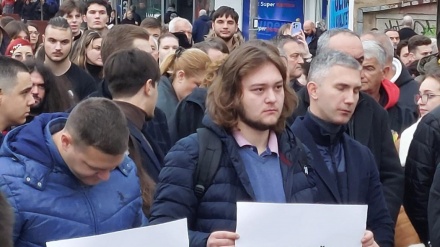 STUDENTI U NOVOM SADU I BEOGRADU BLOKIRALI NEKOLIKO FAKULTETA: ZBOG PROTESTA NEMA NASTAVE