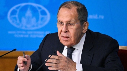 Lavrov: Welatên rojavayî li dû wêdedayîna rikeberan in