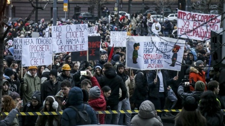 STUDENTI NA PROTESTU U BEOGRADU PODRŽALI PROFESORE I POZVALI NA GENERALNI ŠTRAJK