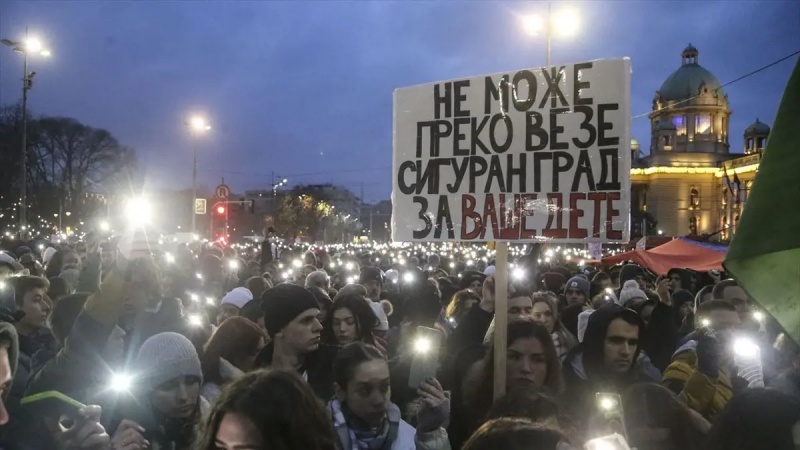 ĐACI, RODITELJI, STUDENTI I PROSVJETNI RADNICI NA PROTESTIMA U BEOGRADU I NIŠU