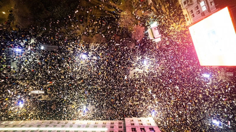 VELIKI PROTEST STUDENATA ISPRED RTS-A U BEOGRADU: 