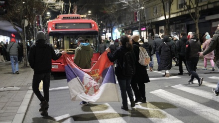 SRBIJA U 2025. GODINU UŠLA STUDENTSKIM PROTESTIMA I DOČEKOM NA TRGOVIMA