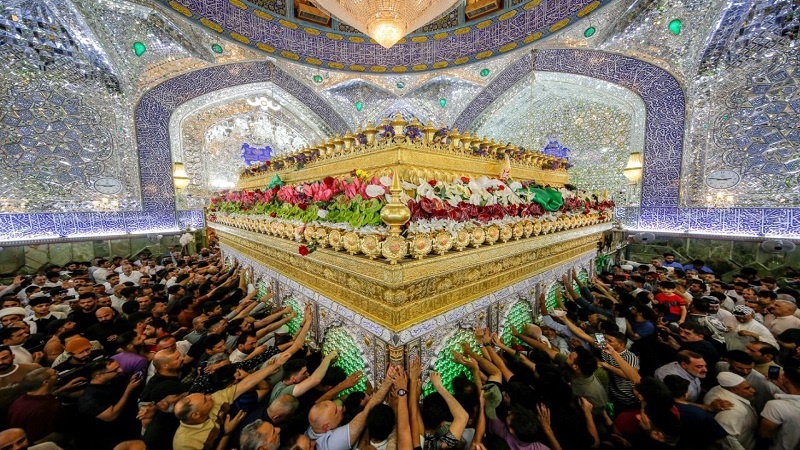 نجف : صحن علوی میں حضرت زہرا سلام اللہ علیھا کی تعمیر کے یادگاری ڈاک ٹکٹ کی رونمائی