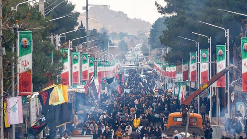 شہید قاسم سلیمانی کی پانچویں برسی، سخت سردی کے باوجود کرمان میں عقیدت مندوں کا سمندر