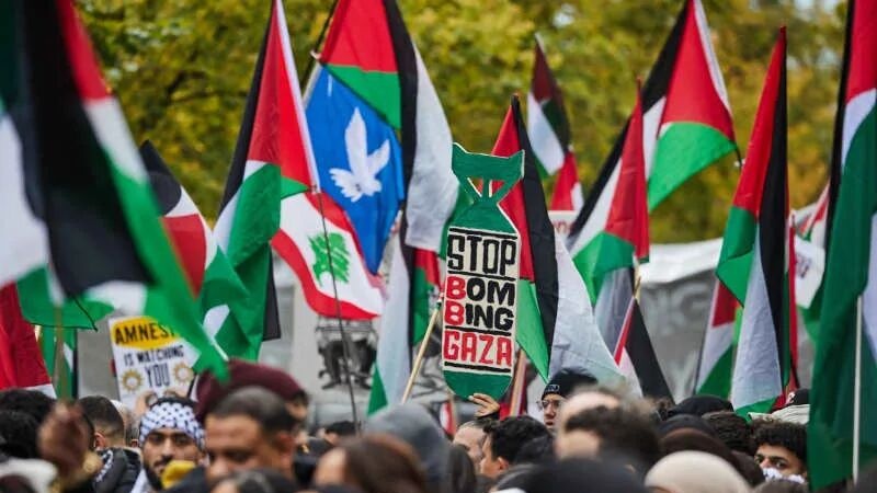  PALESTINSKE PRISTALICE UHAPŠENE NA ANTIIZRAELSKOM PROTESTU U BERLINU