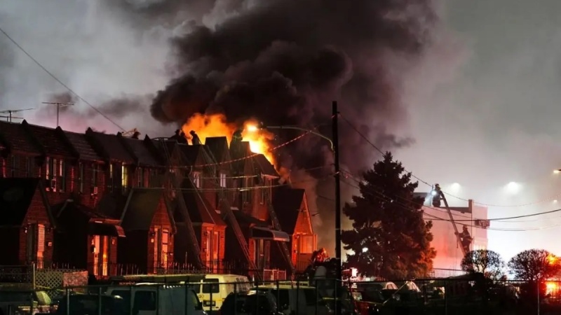 6 POGINULIH U PADU MALOG AVIONA U FILADELFIJI, SAD 