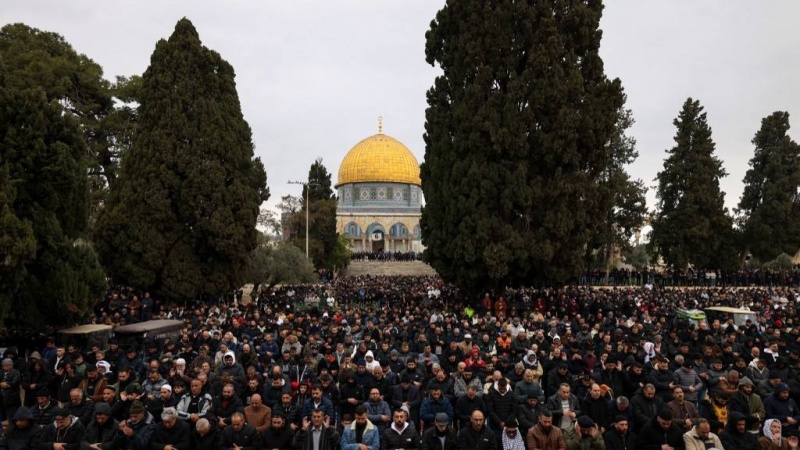 ٨٠ هەزار کەس لە دووەم هەینیی ڕەمەزان لە مزگەوتی ئەقسا نوێژیان خوێند