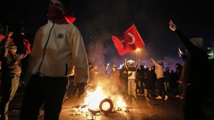 Dewama xwenîşandanên xelkê Tirkiyê li hember girtina şaredarê Stenbolê