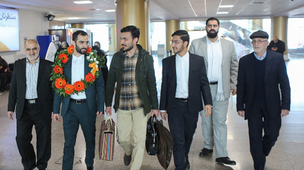 سپېڅلي مشهد کې د تنکیو قاریانو ستاینه
