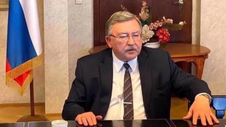 اولیانوف: امریکا اور یورپی ٹرائیکا نے ایران کے ایٹمی پروگرام کو سیاسی بنادیا ہے