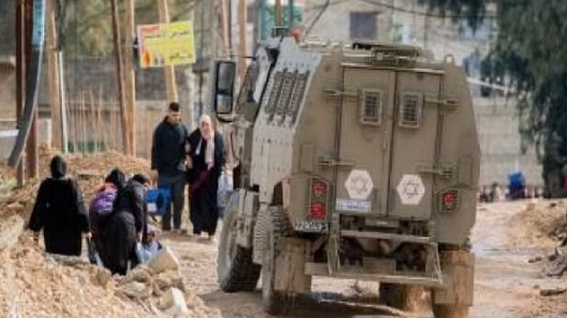 مغربی کنارے میں بسنے والے فلسطینیوں پر صیہونی فوجیوں کے حملوں کا سلسلہ جاری ہے