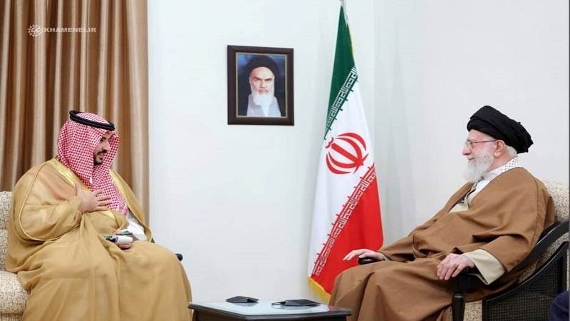 ڕێبەری مەزنی شۆڕشی ئیسلامی: پێوەندی نێوان ئێران وعەرەبستان بۆ هەر دوو وڵات بەسود وکەڵک دەبێت