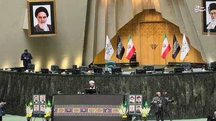 مراسم بزرگداشت شهدای خدمت در صحن مجلس ایران