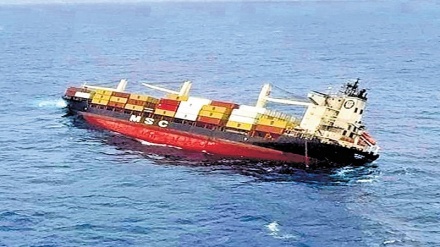 ہندوستان، خطرناک کیمیکلس کے ساتھ ایک بحری جہاز سمندر میں غرق
