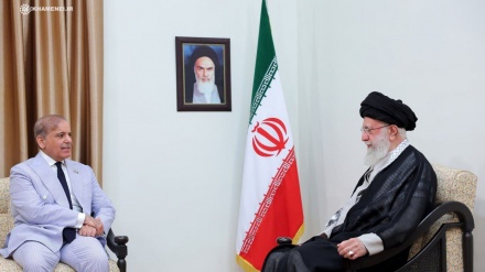 دیدار شهباز شریف با رهبر انقلاب اسلامی ایران