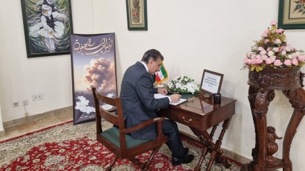 پاکستان: ایرانی سفارتخانے میں شہید رجائی پورٹ کے واقعے میں جاں بحق ہونے والوں کو خراج عقیدت + ویڈیو
