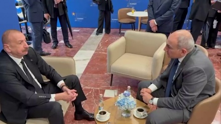 Əliyevlə Paşinyan ayaqüstü görüşdülər