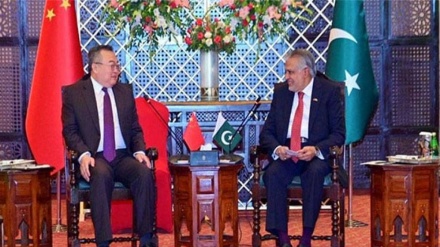 پاکستان: اسحاق ڈار کی چینی وزیر سے ملاقات، اسٹریٹجک تعاون کے فروغ پر اتفاق