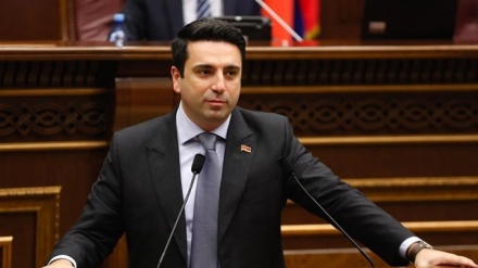 Ermənistan parlamentinin sədri müxalifəti lağa qoydu