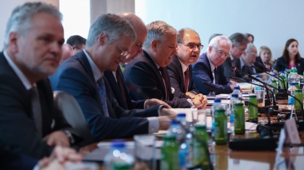 POČELA SJEDNICA PIC-A, OSTAVLJENA MJESTA ZA LIDERE STRANAKA