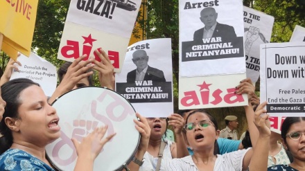 ہندوستان: دہلی میں اسرائیلی سفارتخانے کے سامنے فلسطین کے حق میں زبردست مظاہرہ + ویڈیوز
