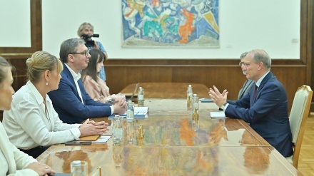 VUČIĆ SA TROKAZOM: VELIKU VAŽNOST PRIDAJEMO STRATEŠKOJ SARADNJI I PRIJATELJSTVU SA FRANCUSKOM 