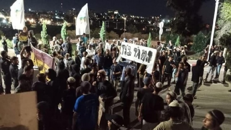 صہیونی مظاہرین نے اسرائیلی فوجی اڈے کو نذر اتش کر دیا