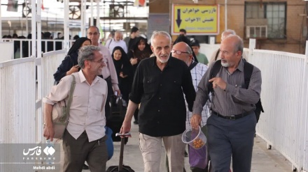Ərəfə gününə bir neçə saat qalmış zəvvarlar Mehran sərhədinə cəmləşdilər.