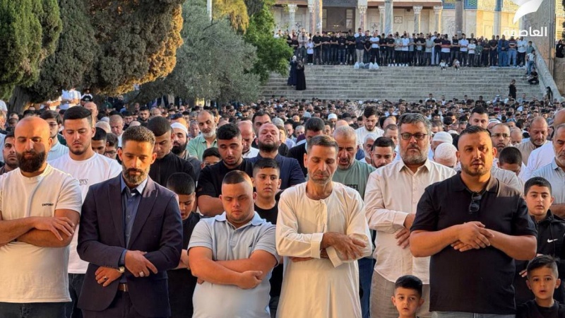 صیہونی حکومت کی سختیوں کے باوجود مسجد الاقصی میں نماز عید، فلسطینی عزم کا مظہر
