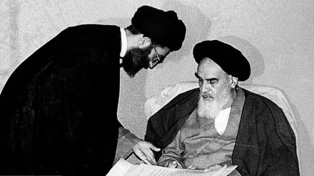 Historijske fotografije imama Homeinija (r.a) povodom godišnjice preseljenja velikog vođe Islamske revolucije