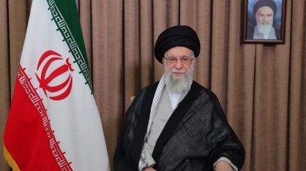 رہبر انقلاب اسلامی کا قوم کے نام پیغام، اسلامی جمہوریہ کے واروں سے صیہونی حکومت کے پاؤں اکھڑ گئے اور وہ زمیں دوز ہو گئي