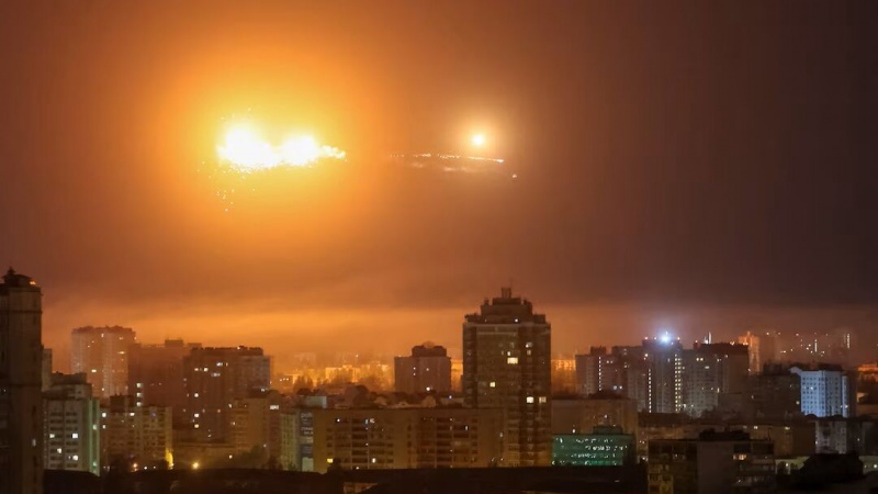 RUSKI NAPAD DRONOVIMA NA PRIJESTOLNICU UKRAJINE I POŽARI U STAMBENIM PODRUČJIMA