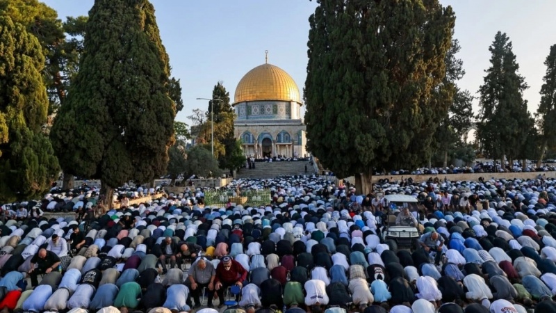 خوێندنی نوێژی جێژنی قوربان لە مزگەوتی ئەقسا و غەززە