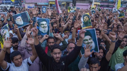کشمیر کی سڑکوں سے شہید سیدحسن نصراللہ کی تصاویر ہٹانے کے خلاف احتجاج + ویڈیو 