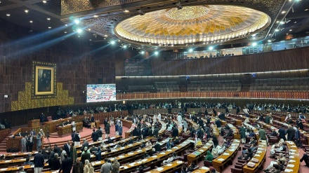 پی ٹی آئی کے پانچ اراکین قومی اسمبلی پارٹی سے باہر 