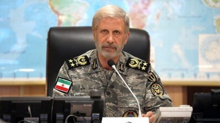 ہر قسم کی ممکنہ جارحیت کا منہ توڑ جواب دینے کےلئے آمادہ ہیں؛ ایران کی فوج کے کمانڈر