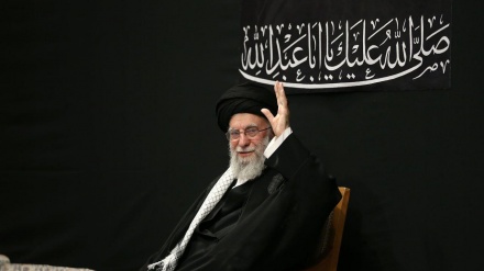 مراسم عزادارای شب عاشورا با حضور رهبر انقلاب اسلامی ایران