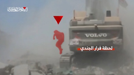 القسام بریگیڈ کی زبردست کارروائی، صیہونی فوجی کے ہتھیار ضبط + ویڈیو 
