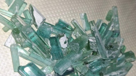 نورستان کې د قیمتي ډبرو پلور 