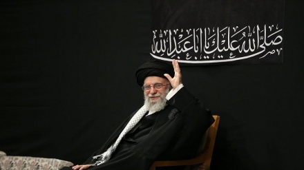رہبر انقلاب اسلامی کی مجلس عزا میں شرکت،  حسینیۂ امام خمینی میں شب عاشور کی مجلس+ تصاویر و ویڈیو