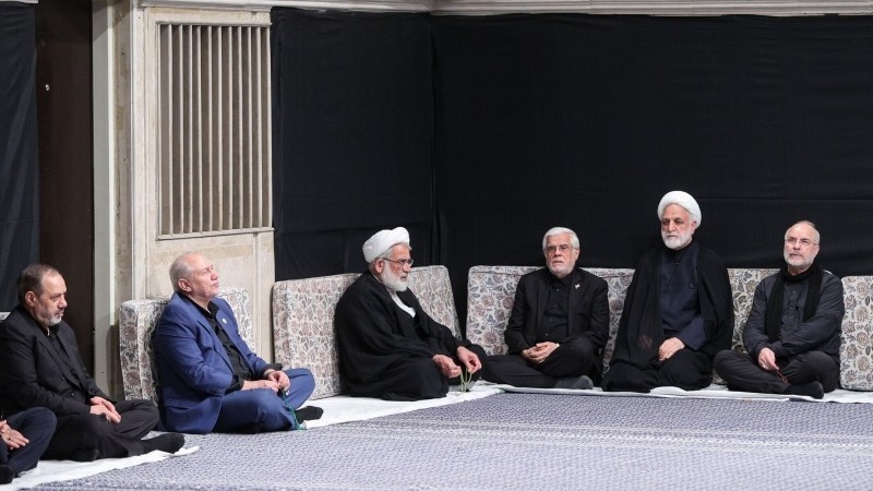    شینگێڕیی شەوی هەشتەمی موحەڕەم لە حوسەینییەی ئیمام خومەینی (رە)