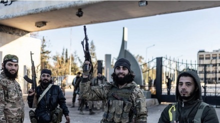 Dewama êrîşên hikûmeta demkî ya Colanî ser pêkhateyên Sûriyê