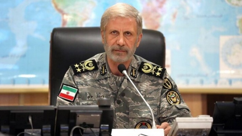 مسلح افواج بالکل آمادہ ہیں؛ ایران کو ترچھی نظر سے دیکھنے والوں کو سخت انتباہ