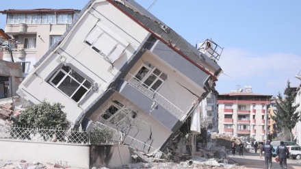 Şeva bi tirs a Sindirgiyê: Piştî erdhejê xelk li derve ma