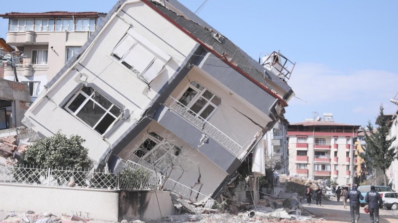 Şeva bi tirs a Sindirgiyê: Piştî erdhejê xelk li derve ma