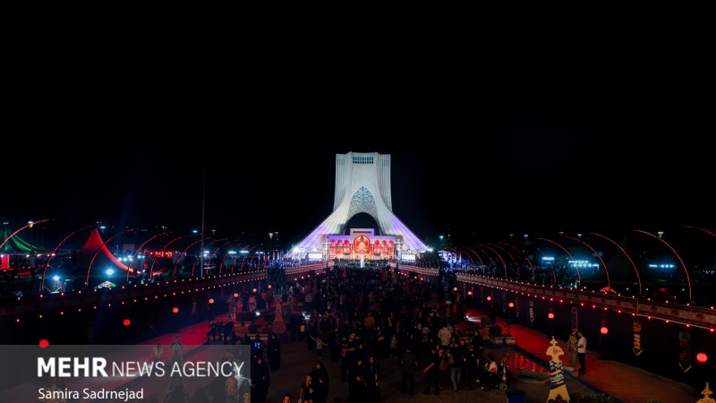تہران کے آزادی اسکوائر میں 