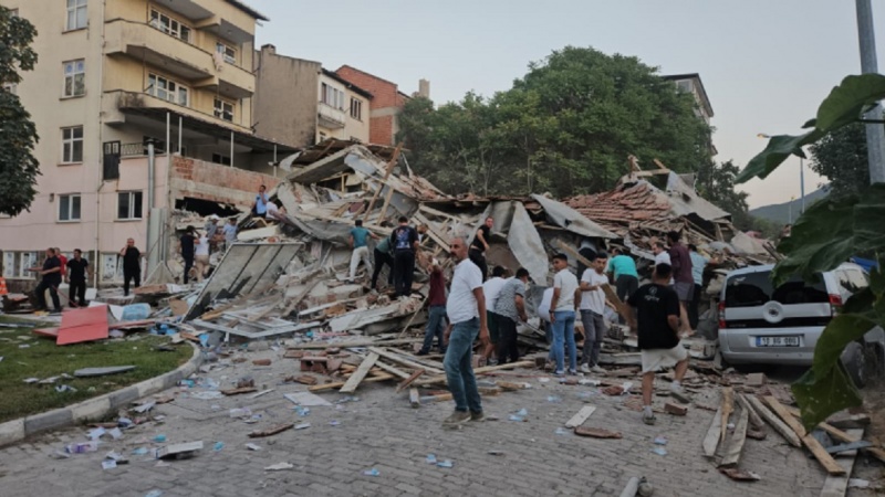 6,1 bal gücündə zəlzələ Türkiyədə on ikidən çox binanı dağıdıb
