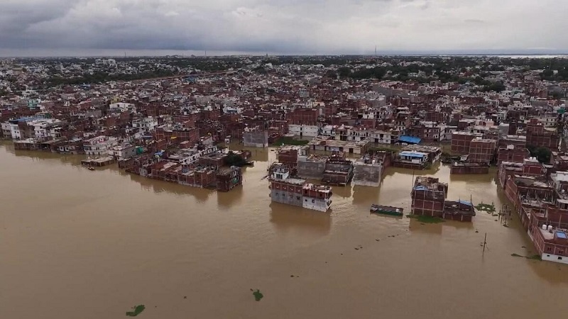 ہندوستان میں سیلاب سے مچی تباہی، گنگا اور جمنا ایک ہوئيں